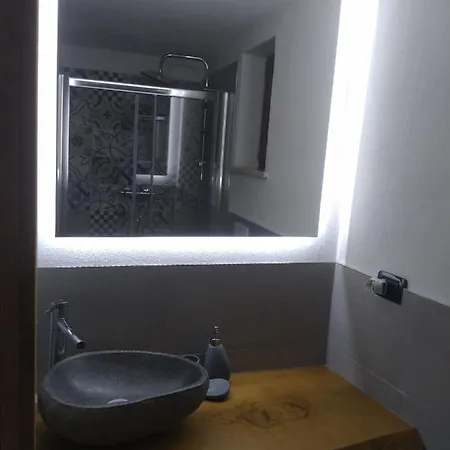 La Casa Sull'arcobaleno Alojamento de Acomodação e Pequeno-almoço 3*